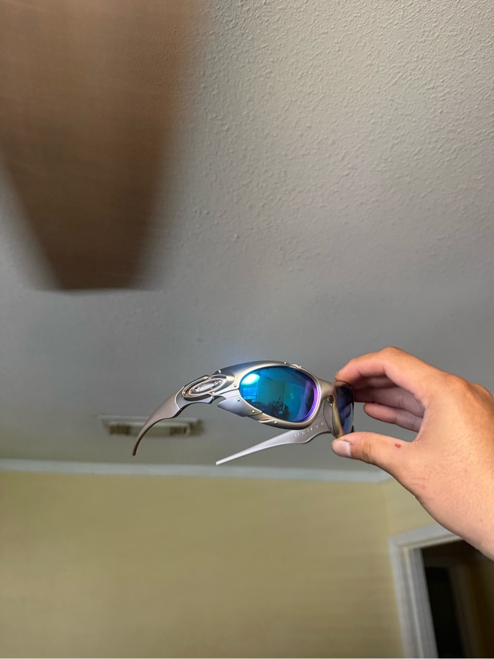 Men's Silver Frame Sunglasses with Blue-Purple Mirrored Lenses Oakley